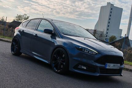 Ford Focus 128.000 km 14.500 &euro; Lauchhammer 01979