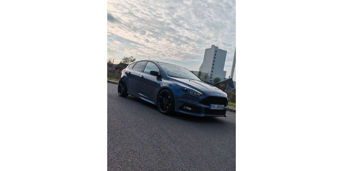 Ford Focus 128.000 km 14.500 &euro; Lauchhammer 01979