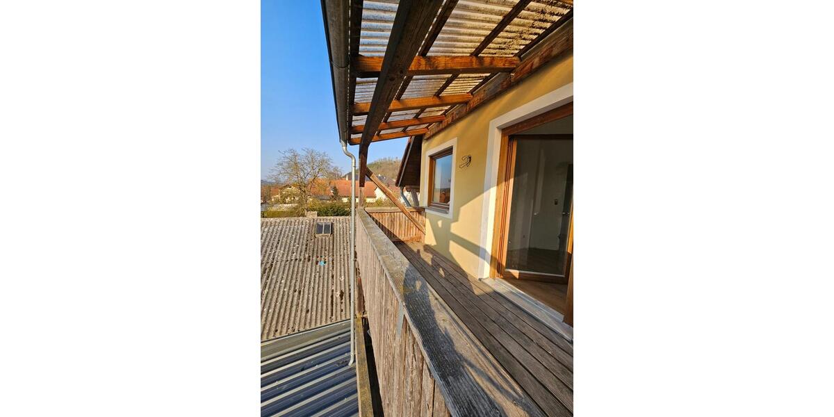 Dachgeschoßwohnung Regenstauf - 3 Zimmer, 92 m&sup2;, 900&euro; | Angebot:25759669