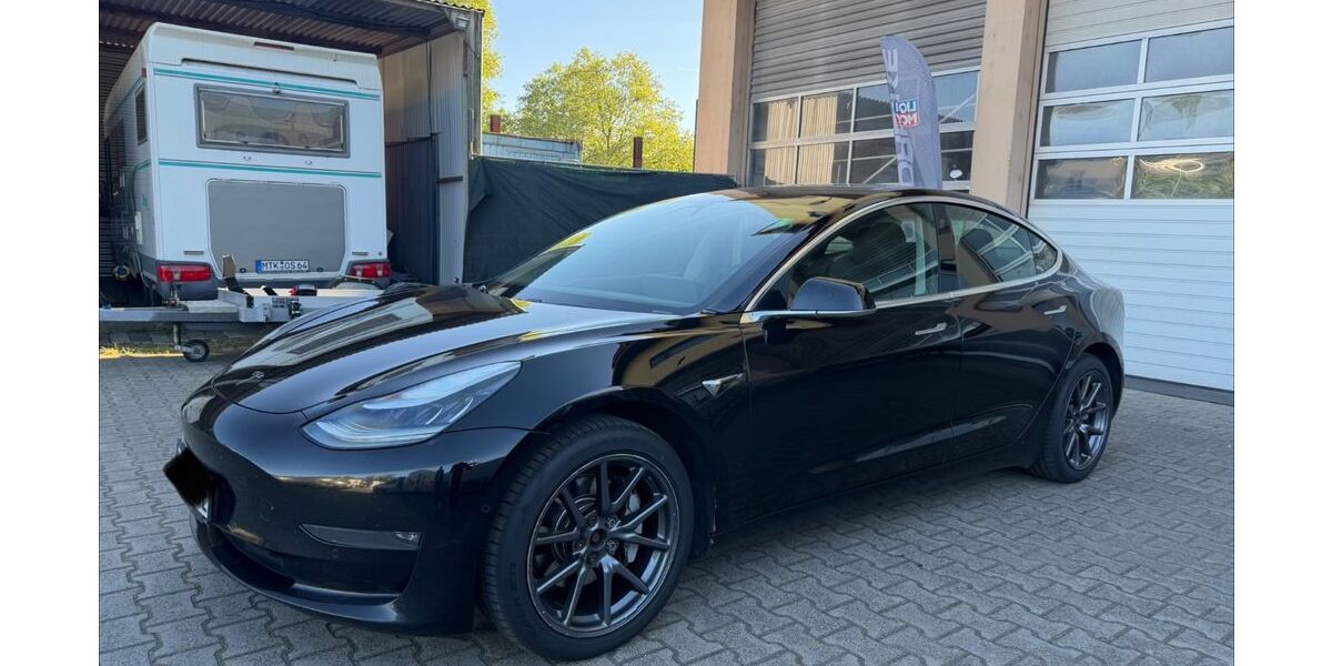 Tesla Model 3 299.000 km 15.990 &euro; Frankfurt am Main 65933
