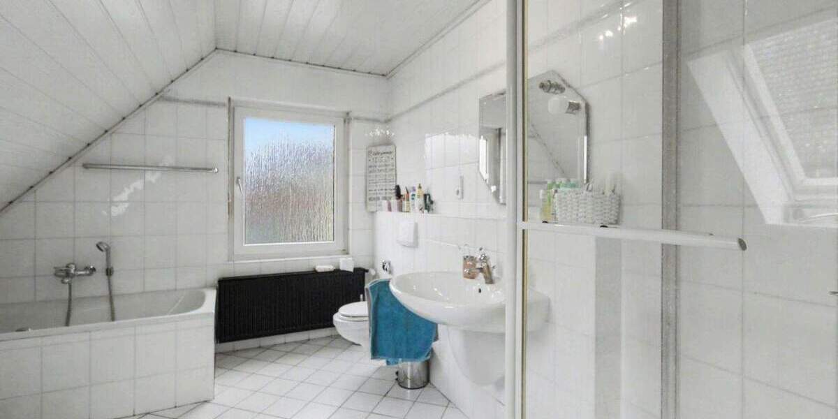 Viel Platz in Oetinghausen: begehrtes Zweifamilienhaus mit Doppelgarage 6 zimmer