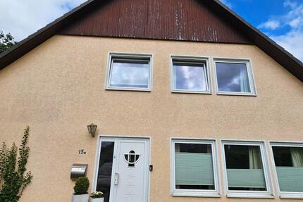 Einfamilienhaus (150 m² Wfl., 369 m² Grdst., 4 Zi., 2 Bäder)