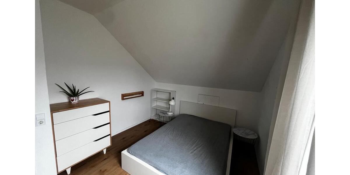 Dachgeschoßwohnung Kaufungen - 4 Zimmer, 100 m&sup2;, 990&euro; | Angebot:26165151