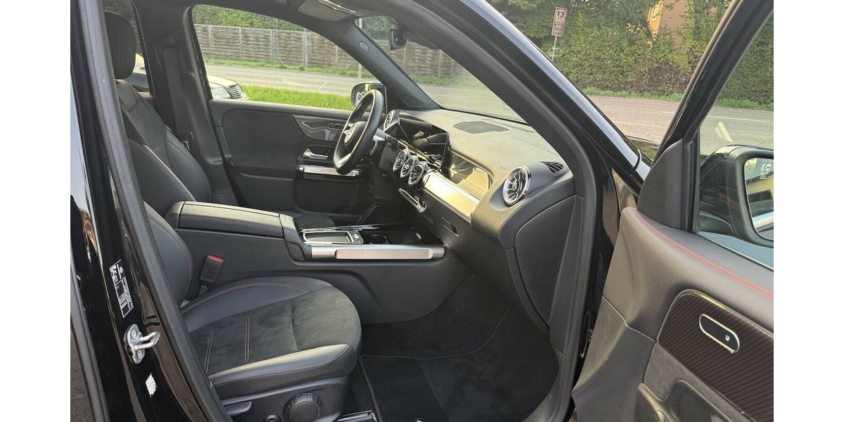 Mercedes-Benz GLB 180 *AMG,7 Sitzer,LED,Navi,MBUX,Kamera * 29.000 km 37.850 € Schorndorf 73614