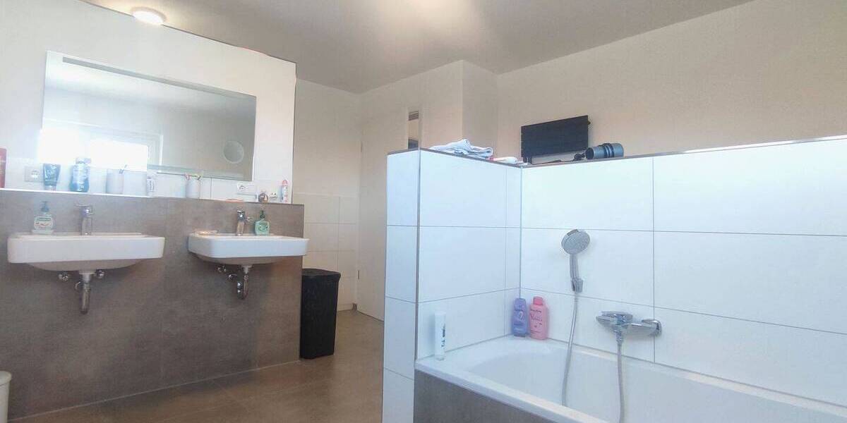 Einfamilienhaus Oberreichenbach - 5 Zimmer, 177 m&sup2;, 2.800&euro; | Angebot:26318984