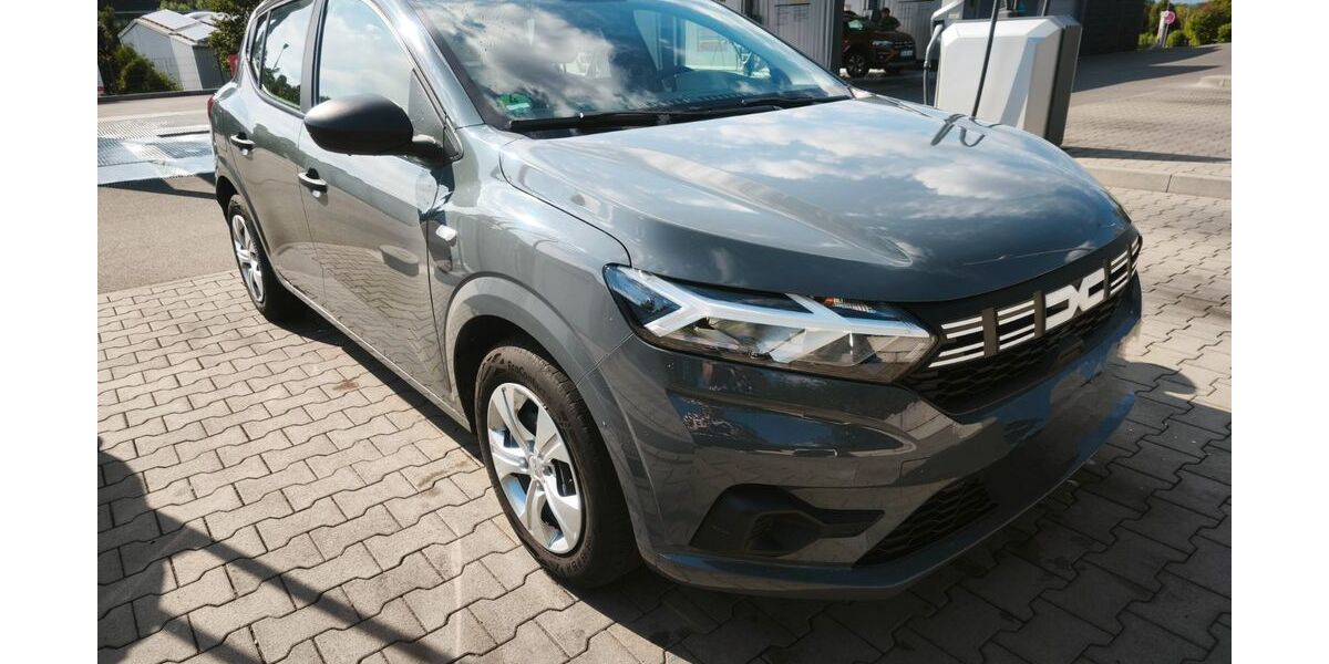 Dacia Sandero 42.000 km 12.390 &euro; Frickenhausen 72636