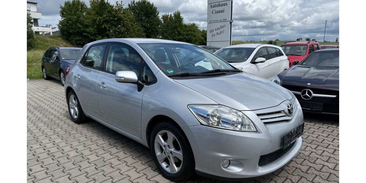 Toyota Auris 135.812 km 7.100 &euro; Münzenberg-Gambach 35516