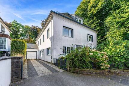 Imposantes Einfamilienhaus mit schönem Garten nahe City