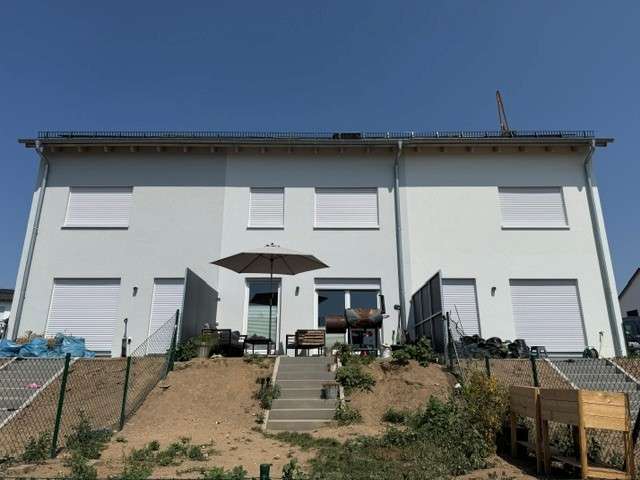 Einfamilienhaus Schwandorf - 6 Zimmer, 135 m&sup2;, 1.700&euro; | Angebot:27192261