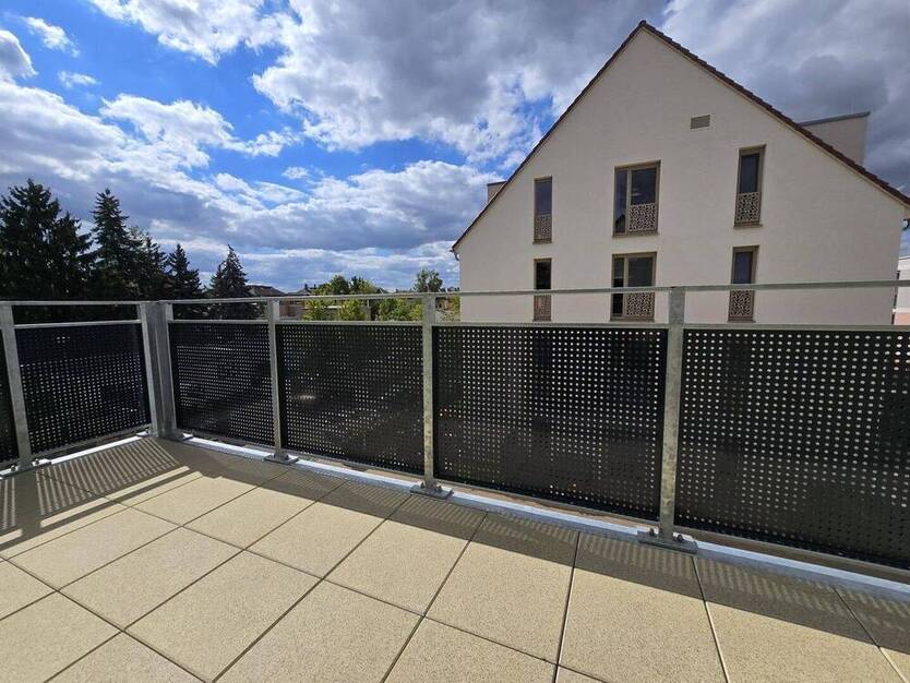 großzügige 4-Zimmer Dachgeschoßwohnung mit Südbalkon in zentraler Lage zu vermieten!!