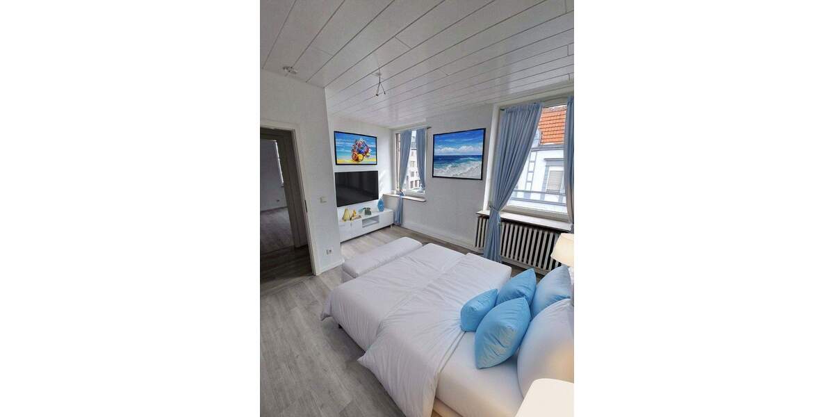 Zimmer in WG - In zentraler sanierter Wohnung mit zwei Bädern 4 zimmer