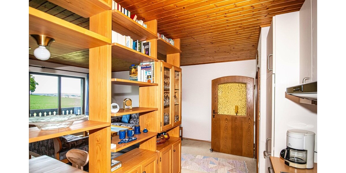 Gepflegtes Dachgeschoss mit Blick ins Grüne und Wohlfühlambiente - Dachgeschoßwohnung Neukirchen beim Heiligen Blut | Angebot:26770275