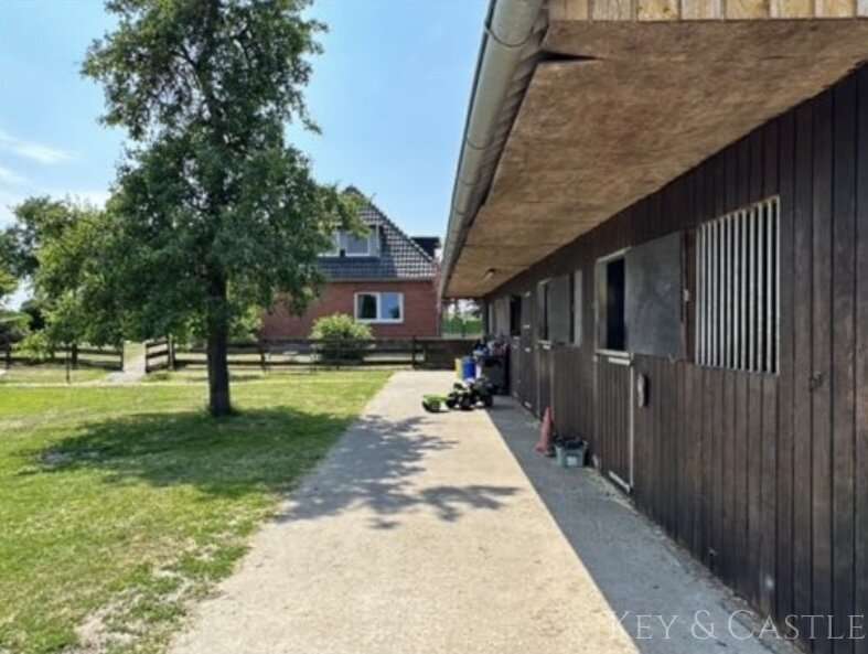 Haus zum Kaufen in Varrel 600.000 € 320 m²