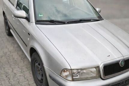 Skoda Octavia 228.000 km 1.500 &euro; Dinklage 49413