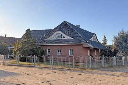 Haus Bad Freienwalde (Oder) Bad Freienwalde - 4 Zimmer, 177 m&sup2;, 490.000&euro; | Angebot:25800734