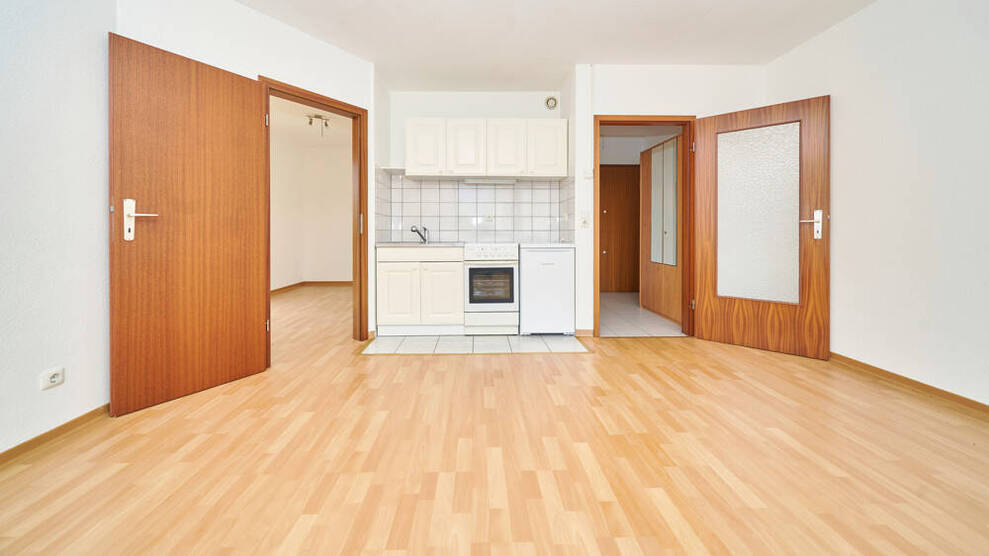 Gemütliche 1-Zi. Wohnung mit separatem SchlafZimmer, großem Balkon und TG Platz Verfügbar ab sofort!