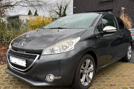Peugeot 208 109.000 km 5.500 &euro; Voerde 46562