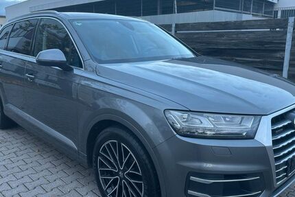 Audi Q7 249.000 km 21.500 € Berlin 13403