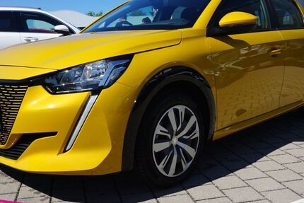 Peugeot e-208 15.700 km 17.450 € Waldshut-Tiengen 79761