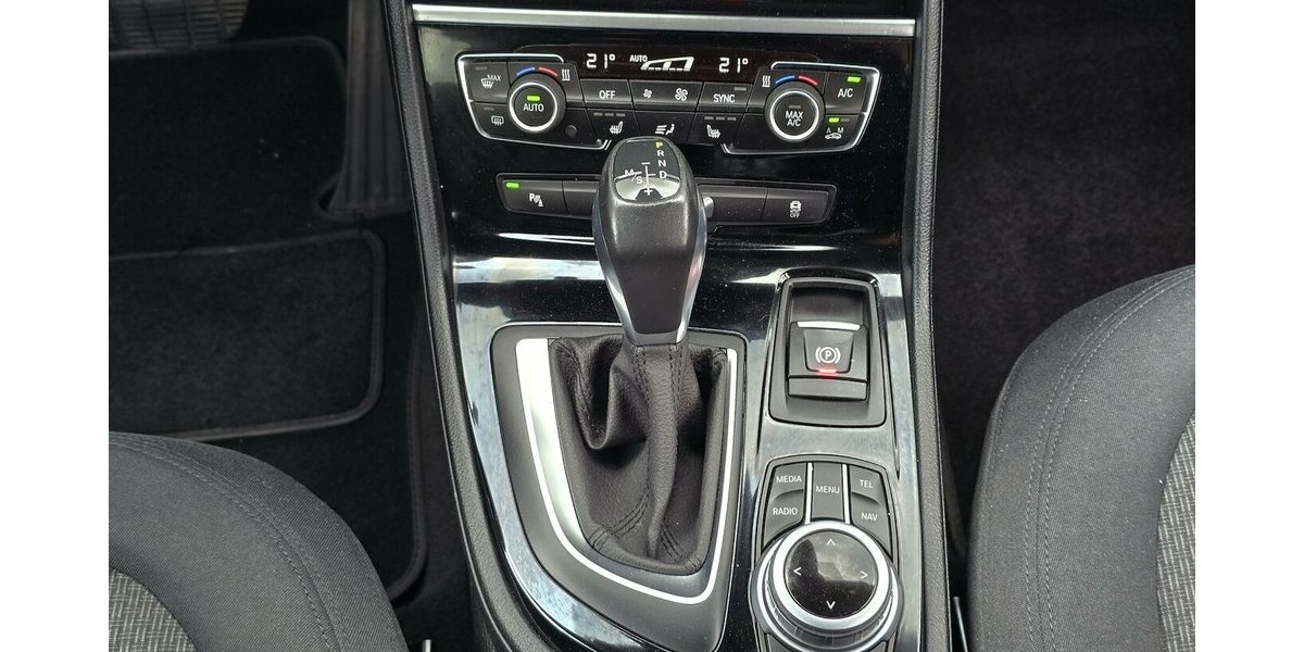 BMW 218 Active Tourer d ADVANTAGE/7-SITZER/AHK/KLIMA 179.900 km 11.900 &euro; Villingen-Schwenningen 78054