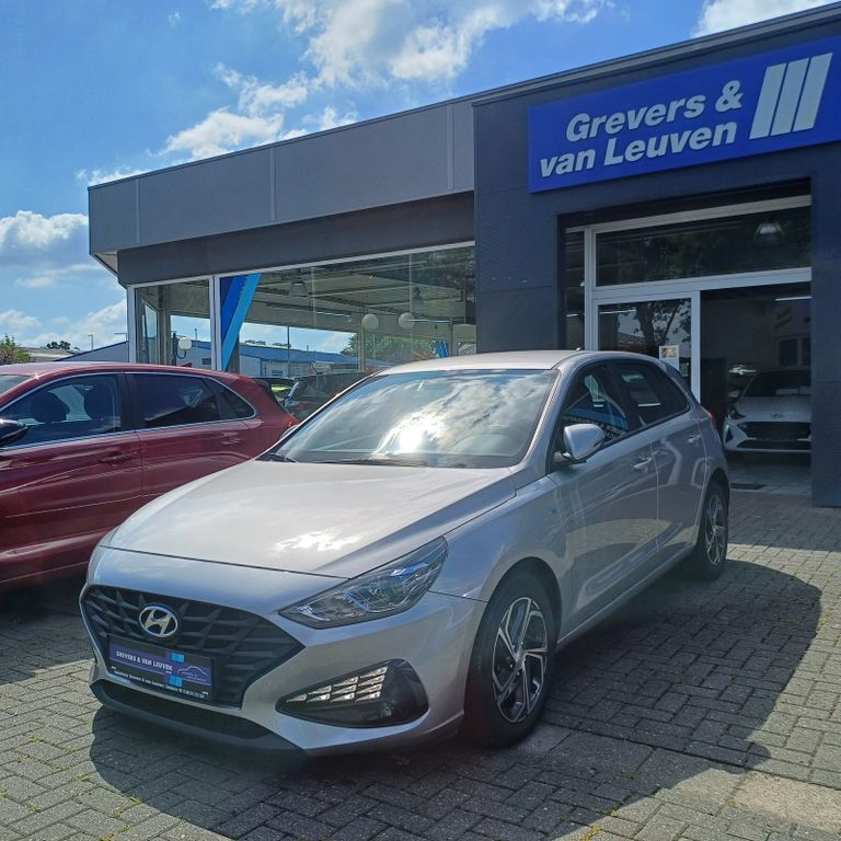i30