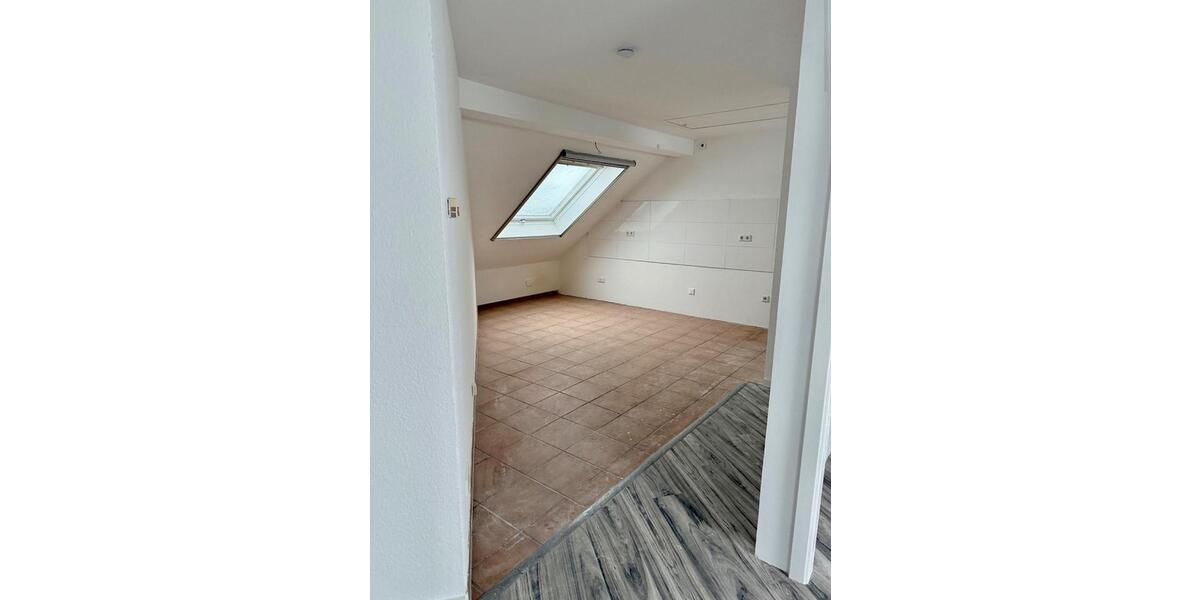 Dachgeschoßwohnung Wuppertal Unterbarmen - 5 Zimmer, 85 m&sup2;, 950&euro; | Angebot:25854706