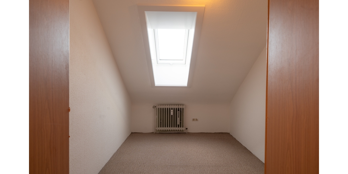 Sonnige Dachgeschoss-Oase mit PV-Anlage und Balkon - Etagenwohnung Schorndorf | Angebot:26818454