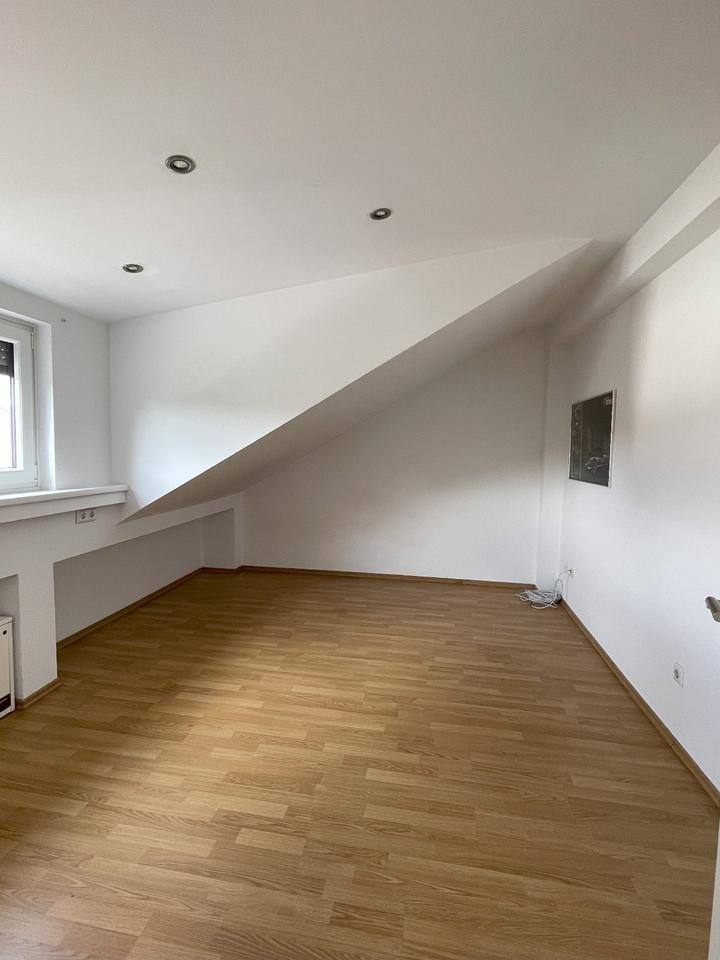 Maisonette-Eigentumswohnung in 2-Parteienhaus nahe Frechener City