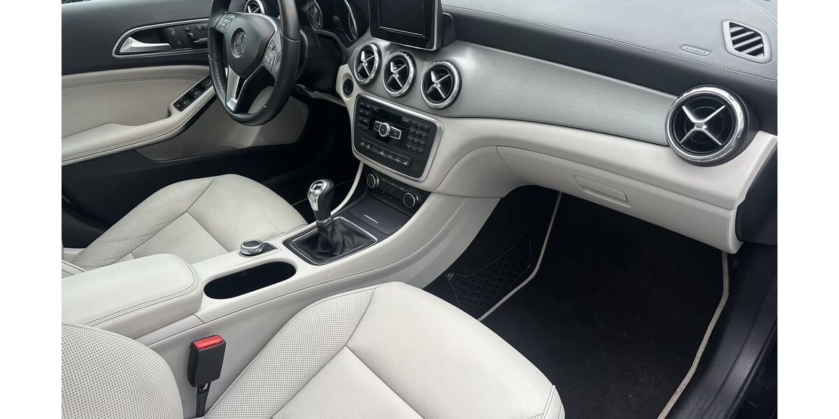 Mercedes-Benz GLA 200 173.248 km 13.990 &euro; Berlin 12249