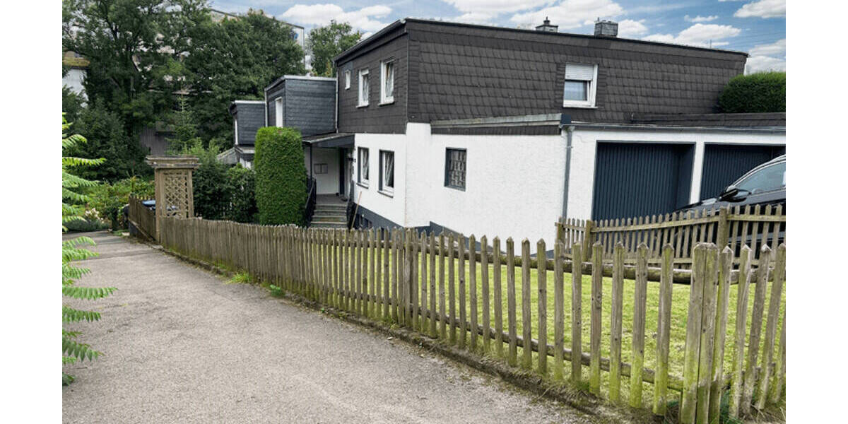 Vermietetes Zweifamilienhaus mit großem Garten in begehrter und ruhiger Lage 6 zimmer