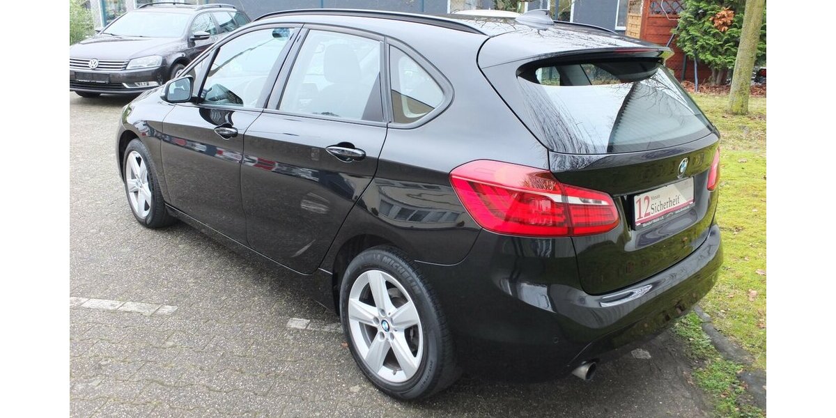 BMW 218 Active Tourer ADVANTAGE NAVI PARKASISSTENT SHZ 124.575 km 10.908 &euro; Köln 50858