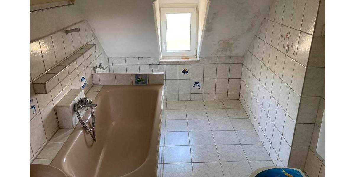 Doppelhaushälfte Sangerhausen - 6 Zimmer, 130 m&sup2;, 69.000&euro; | Angebot:25743667