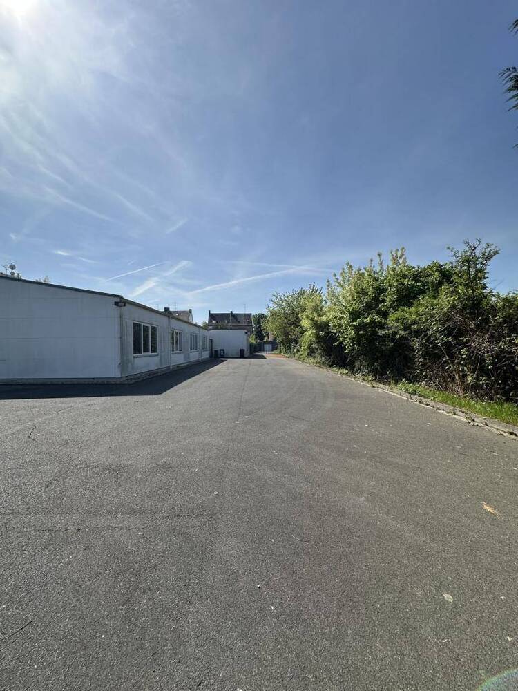 ***Lagerhalle, Büros, Parkflächen, Ausbaureserve, große Freifläche...in MG-Giesenkirchen***