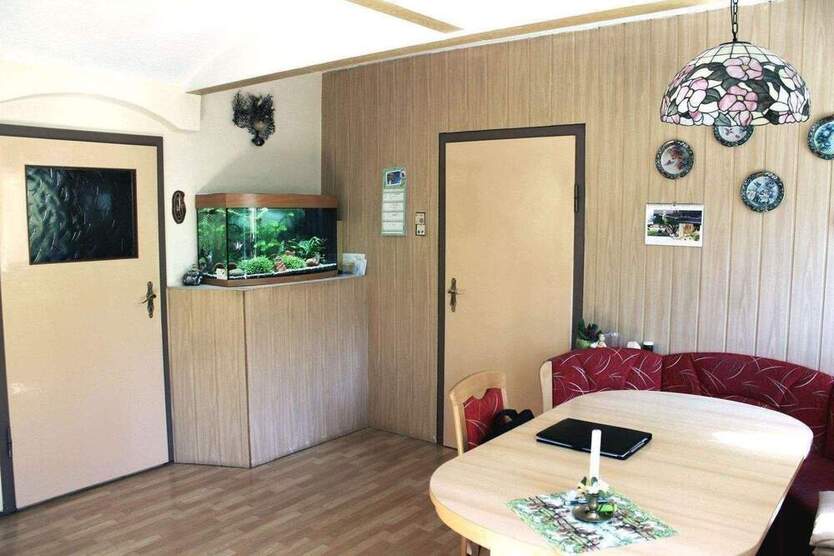 Großes EFH (oder Mehrfamilienhaus) in einem Ortsteil von Dipps!