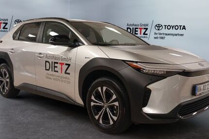 Toyota bZ4X 2.200 km 33.880 € Wildau 15745