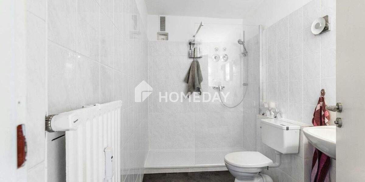 Erbbauzins: Helle 3-Zimmer-Wohnung mit Loggia - ca. 76 Quadratmeter in der ersten Etage 3 zimmer