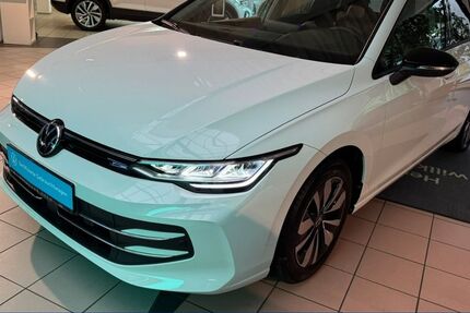 VW Golf 11.018 km 25.900 € Gladenbach 35075