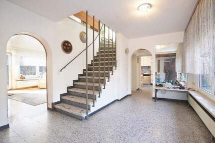 Haus Bretten - 7 Zimmer, 220 m&sup2;, 685.000&euro; | Angebot:24712191