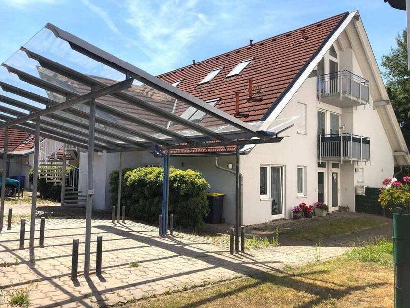 Ab 1.8.25! Schöne 1-RaumWohnung mit Balkon, Stpl. und EBK in ruhiger Wohnsiedlung!