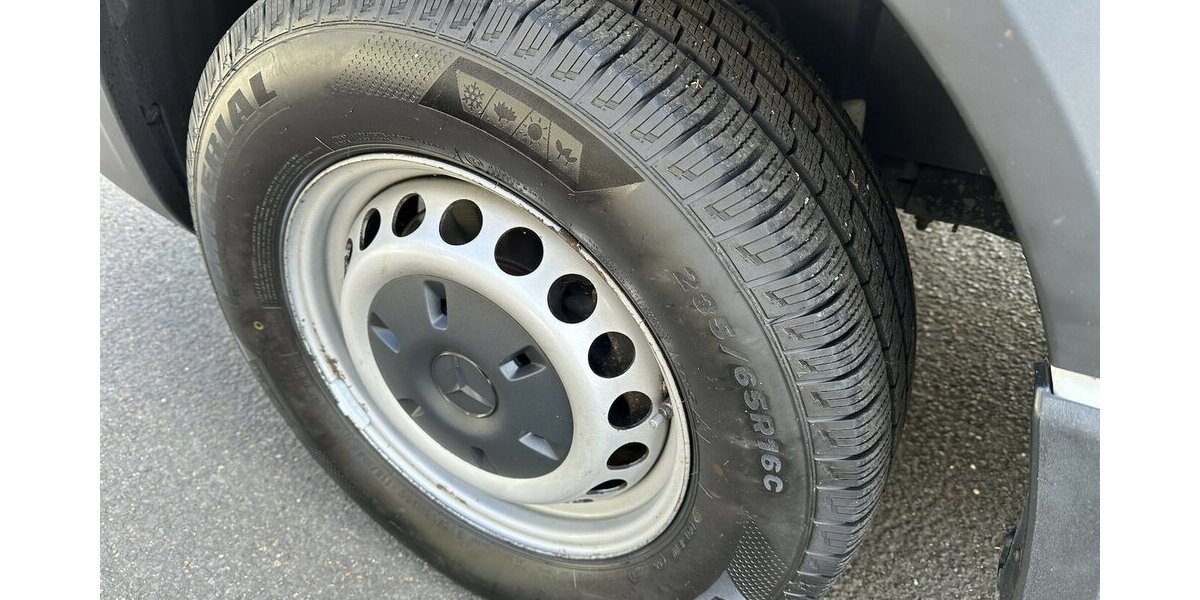 Mercedes-Benz Sprinter 316 CDI Tourer 2,2,2,3 mit 2,8 to AHK 250.794 km 24.871 &euro; Mainz 55122