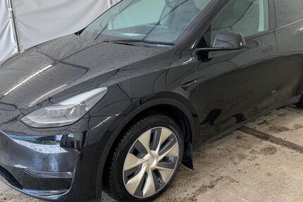 Tesla Model Y 62.064 km 32.480 &euro; Steinbach-Hallenberg OT Herges-Hallenberg 98587