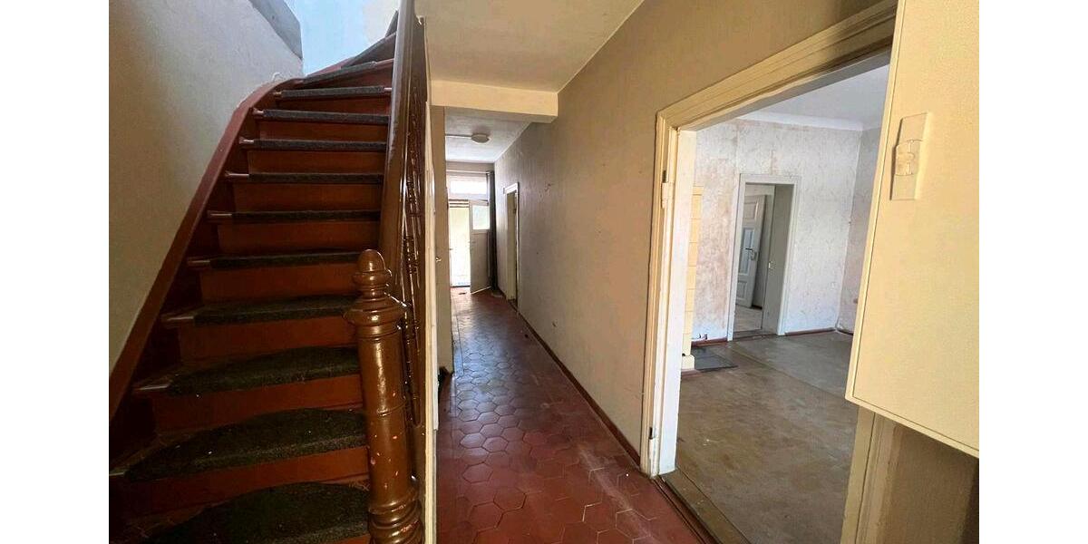 Einfamilienhaus Genthin - 9 Zimmer, 286 m&sup2;, 160.000&euro; | Angebot:26787359