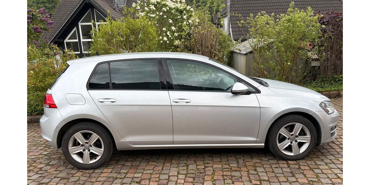 VW Golf 210.000 km 6.700 &euro; Hönningen 53506