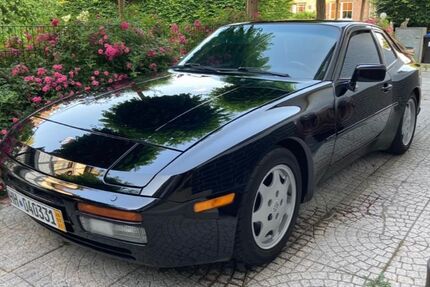 Porsche 944