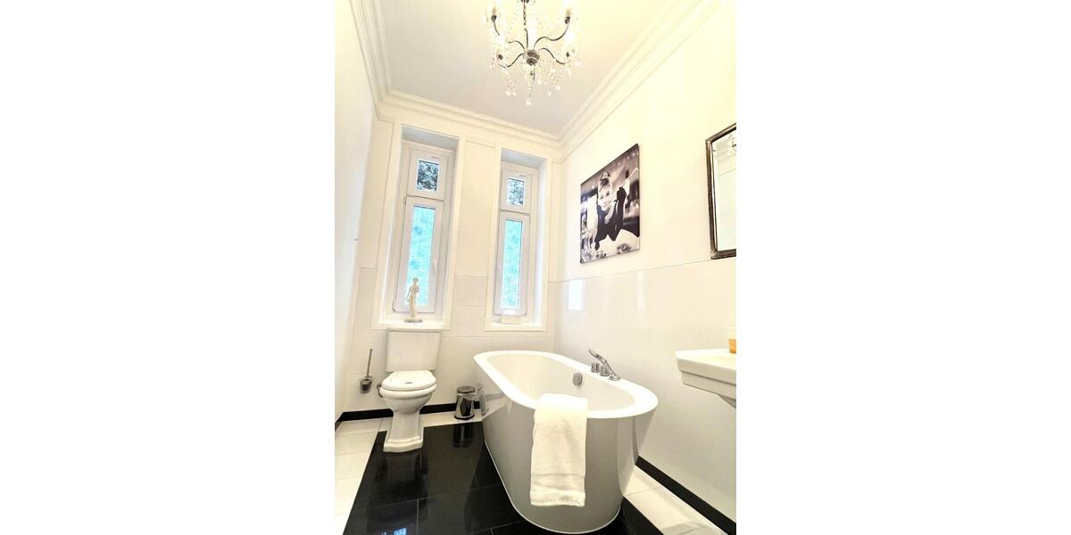 Villa Holzkirchen - 18 Zimmer, 600 m&sup2;, 1.250.000&euro; | Angebot:26960651