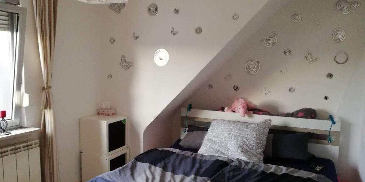 Doppelhaushälfte mit 3 Wohneinheiten in Dudweiler zu verkaufen! 6 zimmer