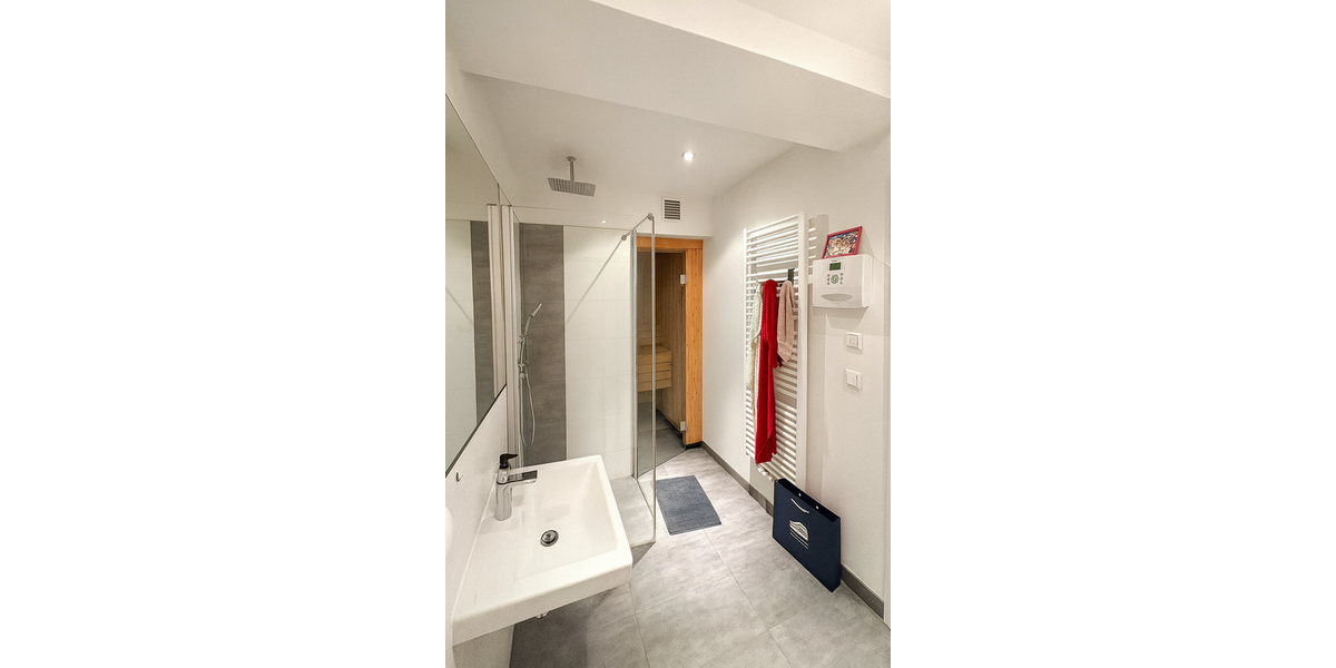 Traumwohnung mit Sauna, Terrasse, 2 Bäder in der Südvorstadt 5 zimmer