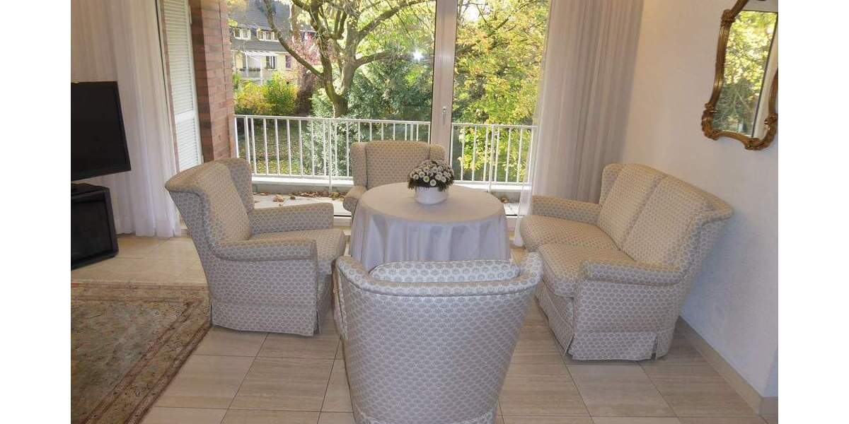 Großzügig Wohnung in bester Lage, komplett möbliert mit Tiefgarage und Aufzug! 3 zimmer