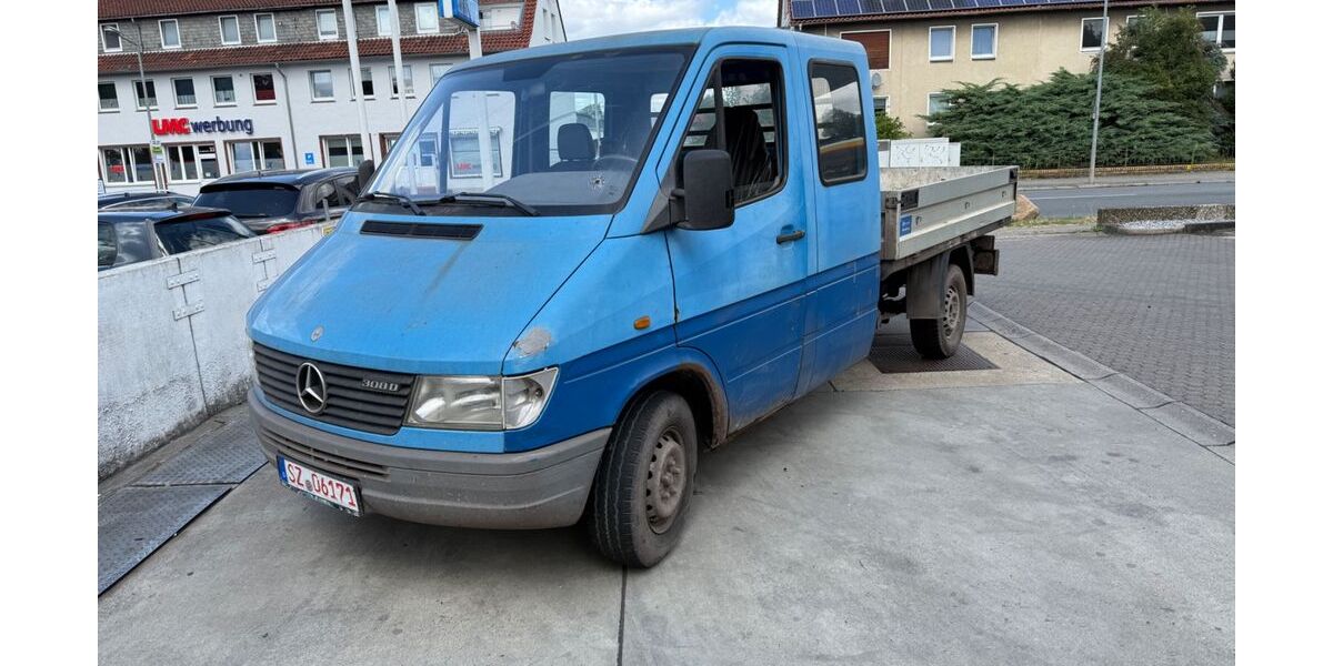 Mercedes-Benz Sprinter 275.000 km 3.490 € Salzgitter 38229