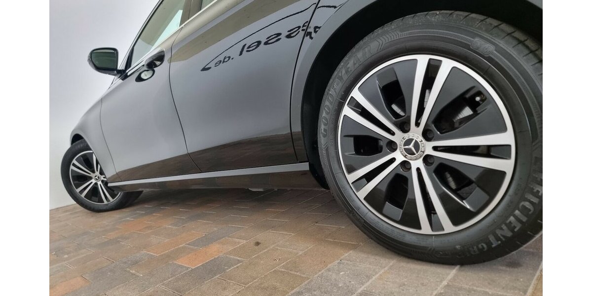 Mercedes-Benz E 220 d Avantgarde LED ACC AHK Kamera Widescreen 79.800 km 32.500 &euro; Garrel 49681